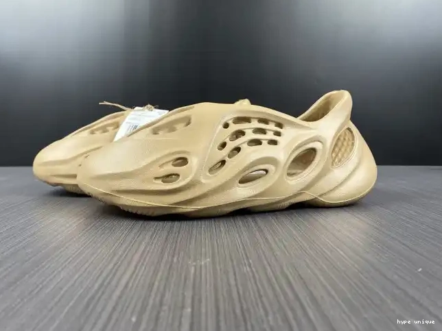 hype GW3354 Ochre Foam RNNR Adidas Yeezy 0515